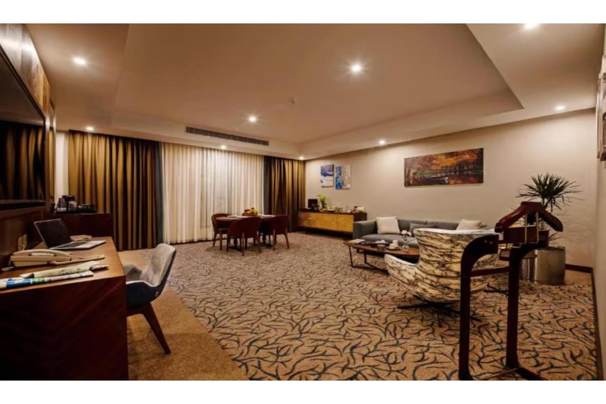 Sunday Emerald Hotel Jeddah Bagian luar foto